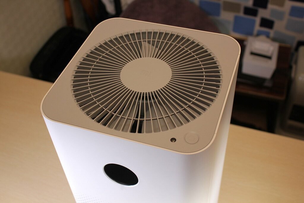 Smart air purifier for smog in a Pakistani home