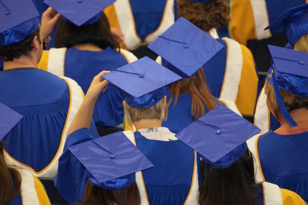 Graduation – 10 Fully Funded Scholarships for Pakistani Students