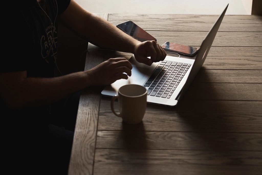 Working Laptop – How to Earn Money Online in Pakistan