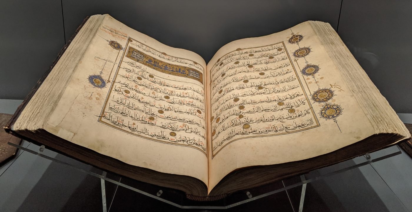 Open Quran manuscript - Surah Mulk benefits and translation